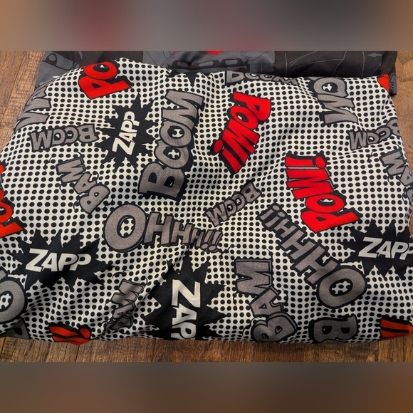 Batman linens Twin size, 2 flat 1 fitted polyester, includes  Small batman plush - Picture 2 of 8